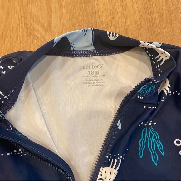 Carter’s Short Sleeve Rashguard - Picture 3 of 3